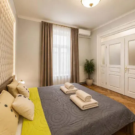 Apartamento Luxury 2br, 2ba With Ac, Quiet Balcony, Praga