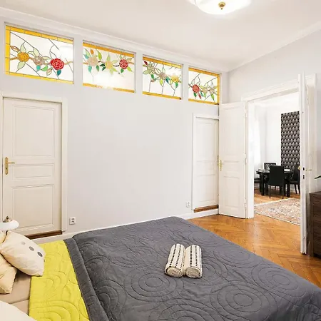 Luxury 2br, 2ba With Ac, Quiet Balcony,