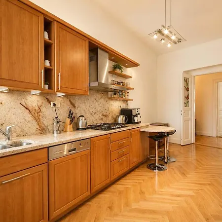Luxury 2br, 2ba With Ac, Quiet Balcony,