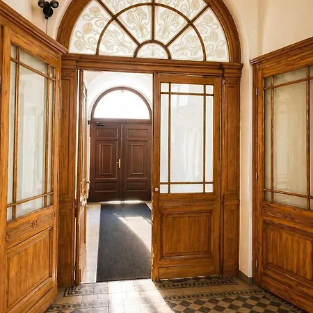 Luxury 2br, 2ba With Ac, Quiet Balcony, Apartamento