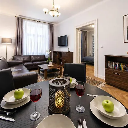 Apartment Luxury 2br, 2ba With Ac, Quiet Balcony, Prag