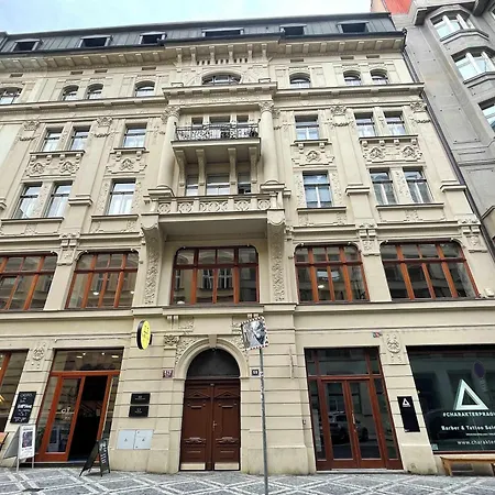 Luxury 2br, 2ba With Ac, Quiet Balcony, Prag