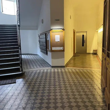 Apartment Luxury 2br, 2ba With Ac, Quiet Balcony,